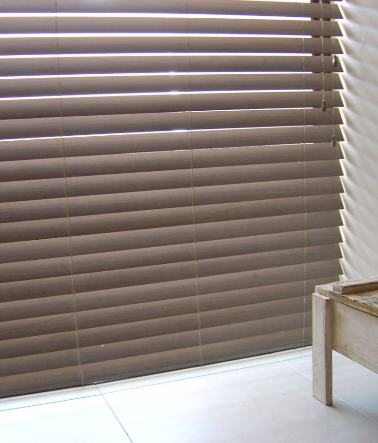 prestige_wooden_windows_blinds2